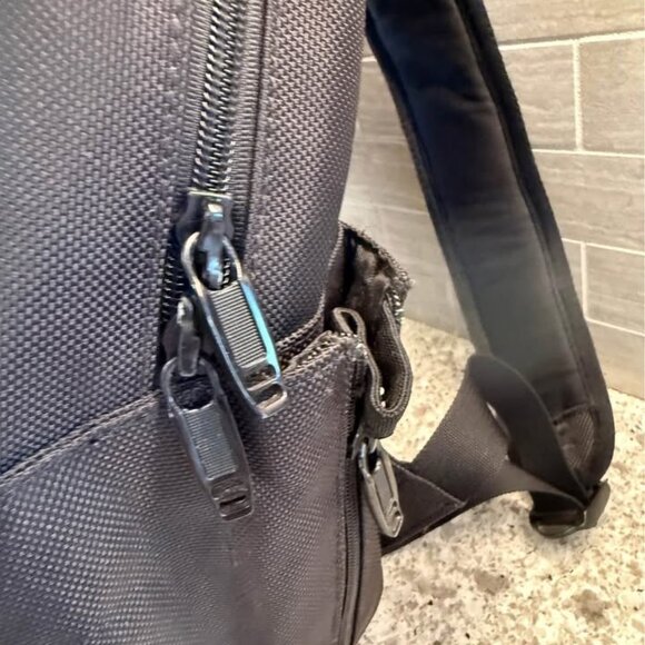 Victorinox Black Laptop School Work‎ Travel Backpack (Approx 14 x 18 x 7 inches) - Picture 7 of 10